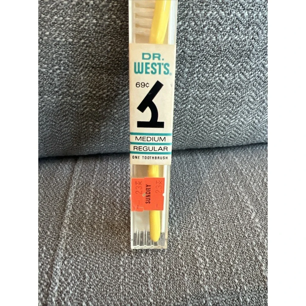 Dr. Wests Toothbrush Cooper Soft Regular Yellow Since 1926 VINTAGE NOS